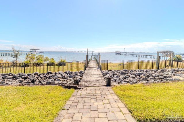 2012 Pritchard Pt, Navarre, FL 32566