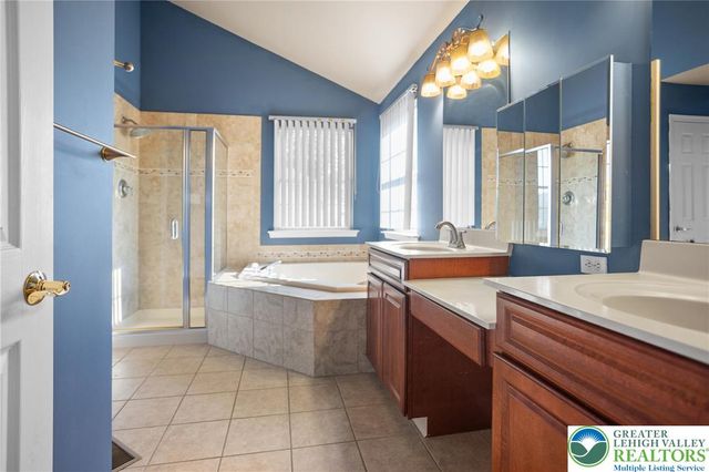437 Sawgrass Drive, Upper Macungie Twp, PA 18104