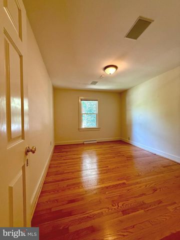 1614 LITTLEPAGE ST, Fredericksburg, VA 22401