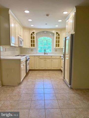 1614 LITTLEPAGE ST, Fredericksburg, VA 22401