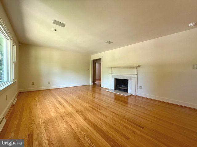 1614 LITTLEPAGE ST, Fredericksburg, VA 22401