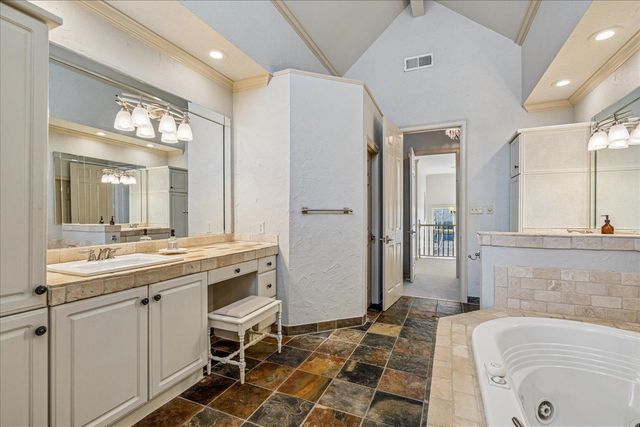 855 HARBOR ISLE CIR W, Memphis, TN 38103