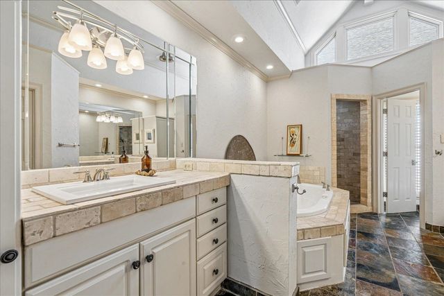 855 HARBOR ISLE CIR W, Memphis, TN 38103