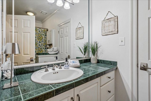 855 HARBOR ISLE CIR W, Memphis, TN 38103