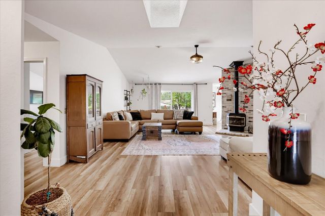 11237 Bobolink Way, Auburn, CA 95602