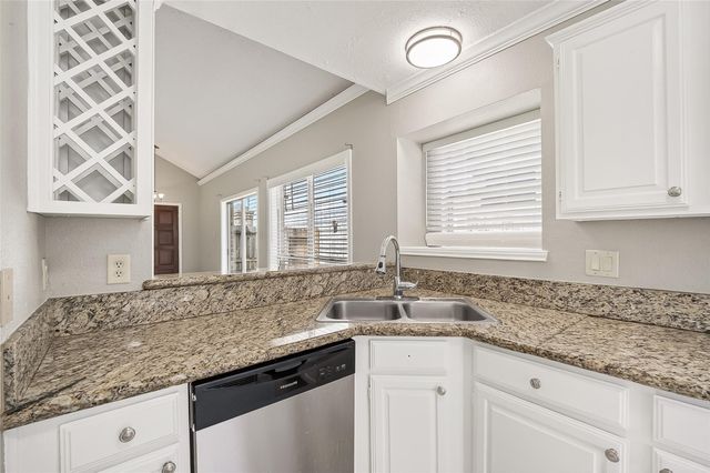 12403 Meadow Ridge Dr, Stafford, TX 77477