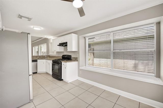 12403 Meadow Ridge Dr, Stafford, TX 77477