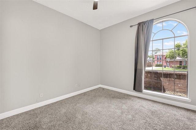 12403 Meadow Ridge Dr, Stafford, TX 77477