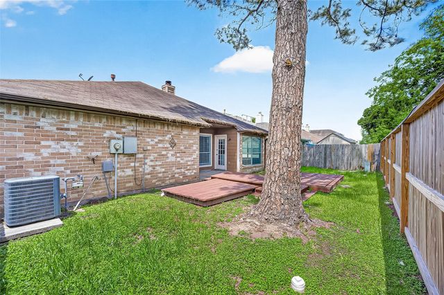 12403 Meadow Ridge Dr, Stafford, TX 77477