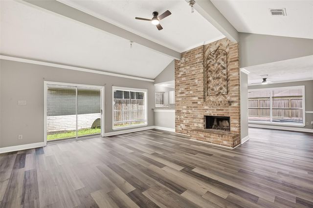 12403 Meadow Ridge Dr, Stafford, TX 77477