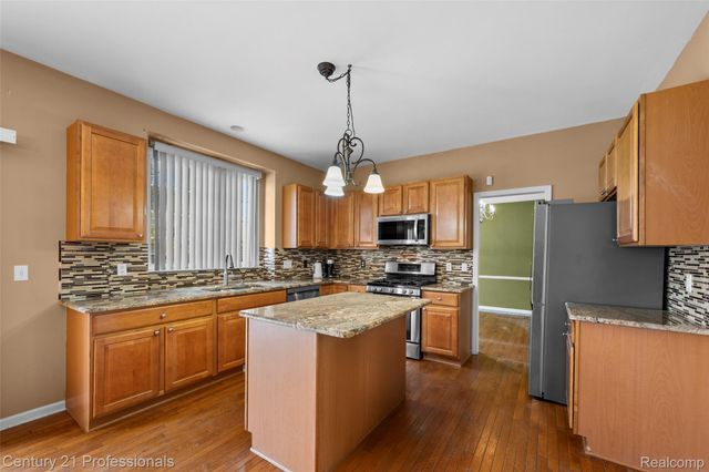 49385 Central Park E, Shelby Charter Township, MI 48317