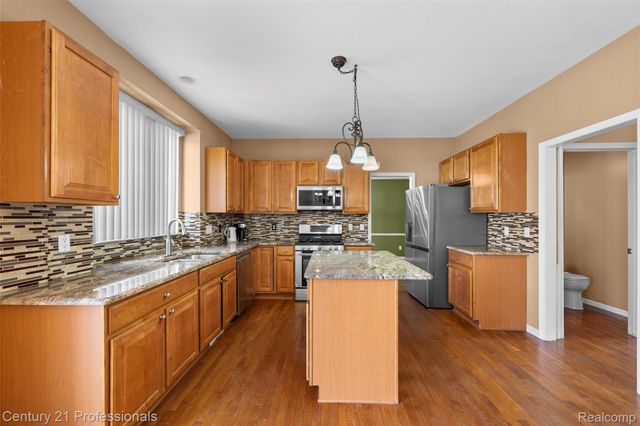 49385 Central Park E, Shelby Charter Township, MI 48317