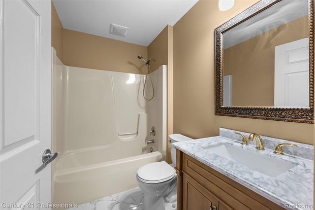 49385 Central Park E, Shelby Charter Township, MI 48317