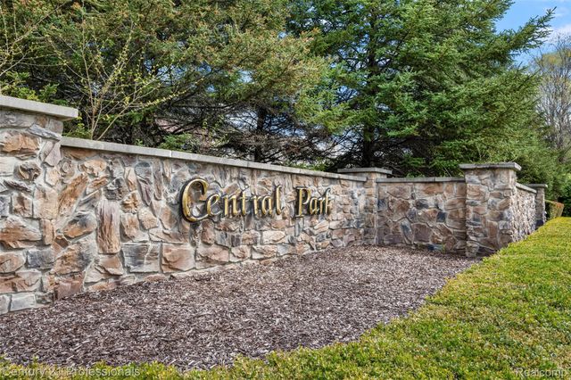 49385 Central Park E, Shelby Charter Township, MI 48317