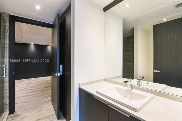1010 Brickell Ave 3905, Miami, FL 33131