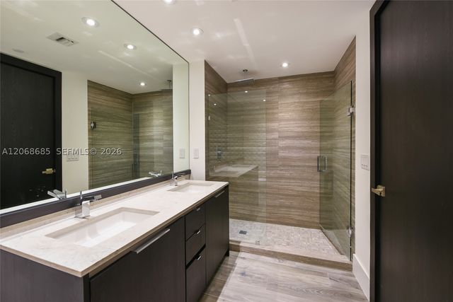 1010 Brickell Ave 3905, Miami, FL 33131