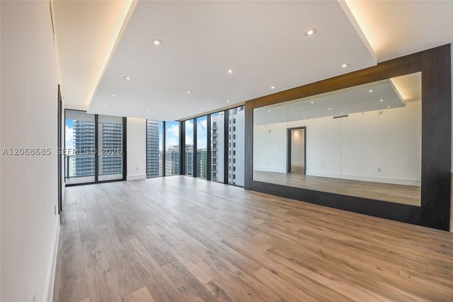 1010 Brickell Ave 3905, Miami, FL 33131