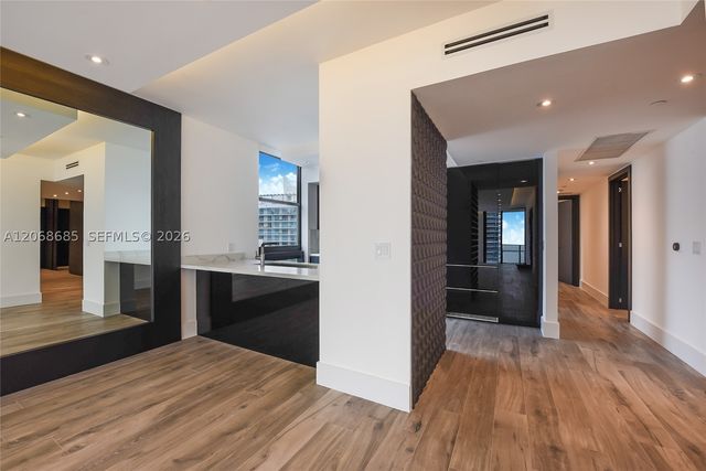 1010 Brickell Ave 3905, Miami, FL 33131