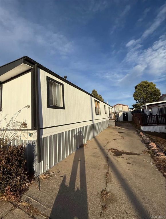 2100 W 100th Avenue, Thornton, CO 80229