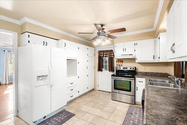 24 Cardinal Heights Road, Williamsburg, KY 40769