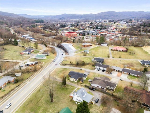 24 Cardinal Heights Road, Williamsburg, KY 40769