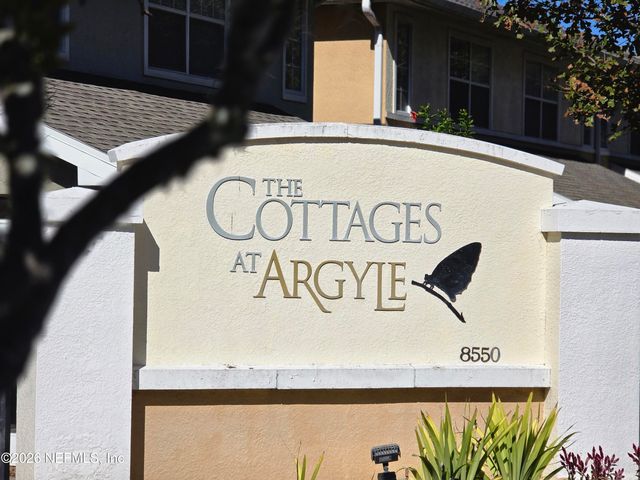 8550 ARGYLE BUSINESS Loop 505, Jacksonville, FL 32244