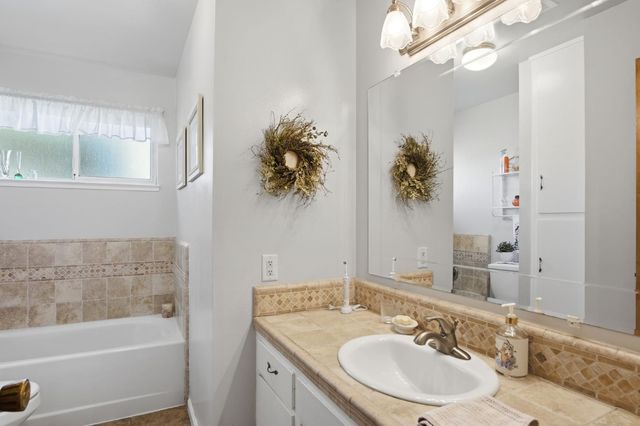 647 Ward Ave, Patterson, CA 95363