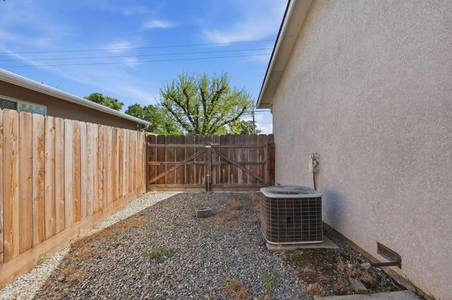 647 Ward Ave, Patterson, CA 95363