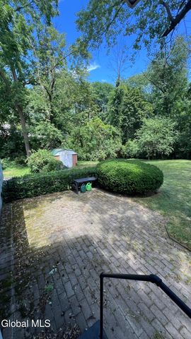 1128 Hedgewood Lane, Niskayuna, NY 12309