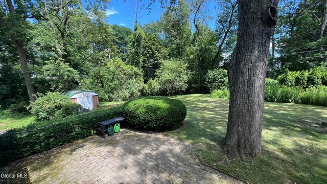 1128 Hedgewood Lane, Niskayuna, NY 12309