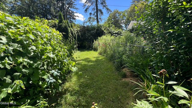 1128 Hedgewood Lane, Niskayuna, NY 12309