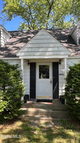1128 Hedgewood Lane, Niskayuna, NY 12309
