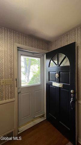 1128 Hedgewood Lane, Niskayuna, NY 12309