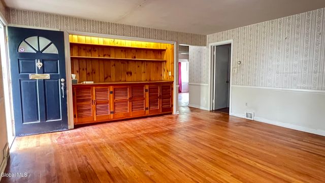 1128 Hedgewood Lane, Niskayuna, NY 12309