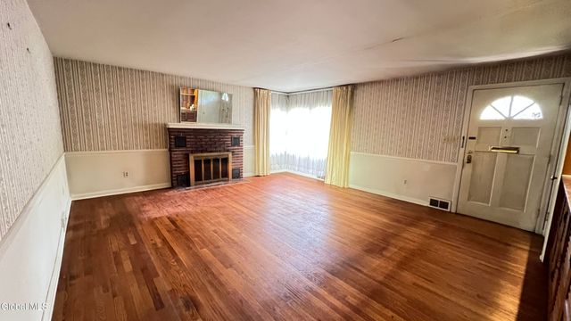 1128 Hedgewood Lane, Niskayuna, NY 12309