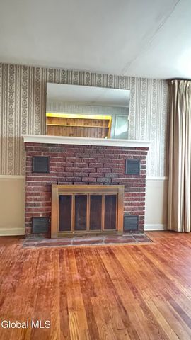 1128 Hedgewood Lane, Niskayuna, NY 12309