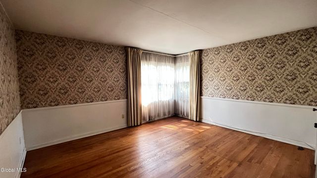 1128 Hedgewood Lane, Niskayuna, NY 12309