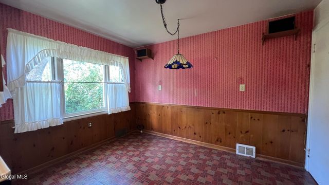 1128 Hedgewood Lane, Niskayuna, NY 12309