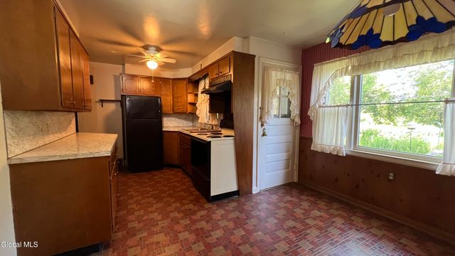 1128 Hedgewood Lane, Niskayuna, NY 12309