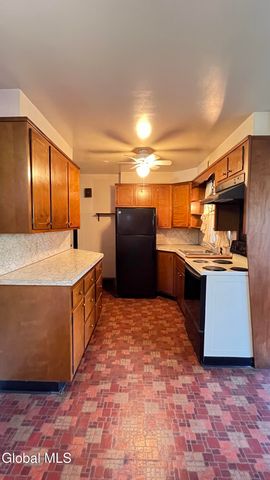 1128 Hedgewood Lane, Niskayuna, NY 12309