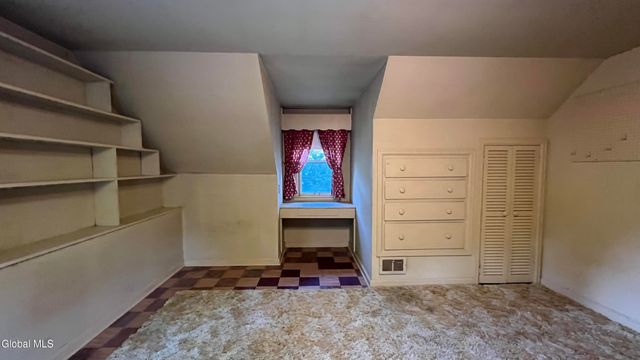 1128 Hedgewood Lane, Niskayuna, NY 12309