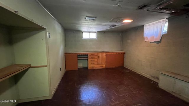 1128 Hedgewood Lane, Niskayuna, NY 12309