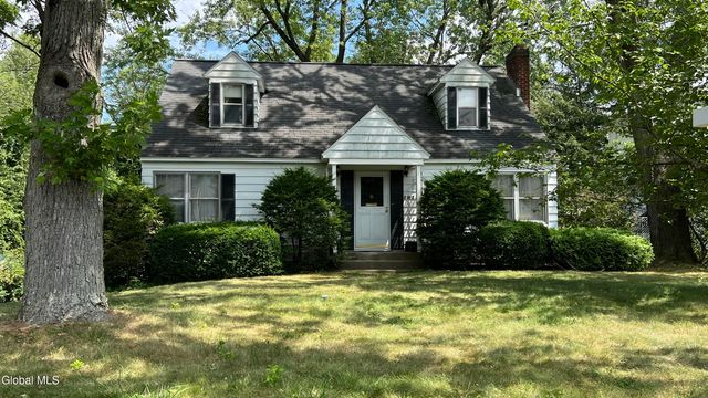 1128 Hedgewood Lane, Niskayuna, NY 12309