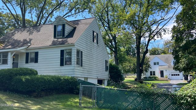 1128 Hedgewood Lane, Niskayuna, NY 12309