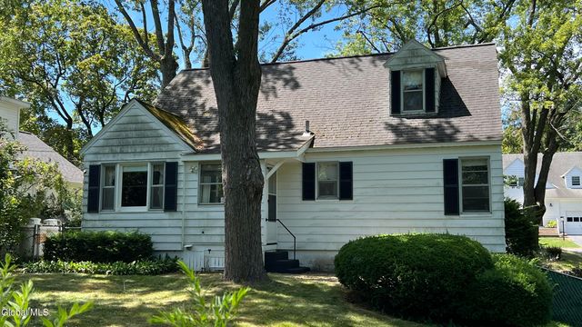 1128 Hedgewood Lane, Niskayuna, NY 12309