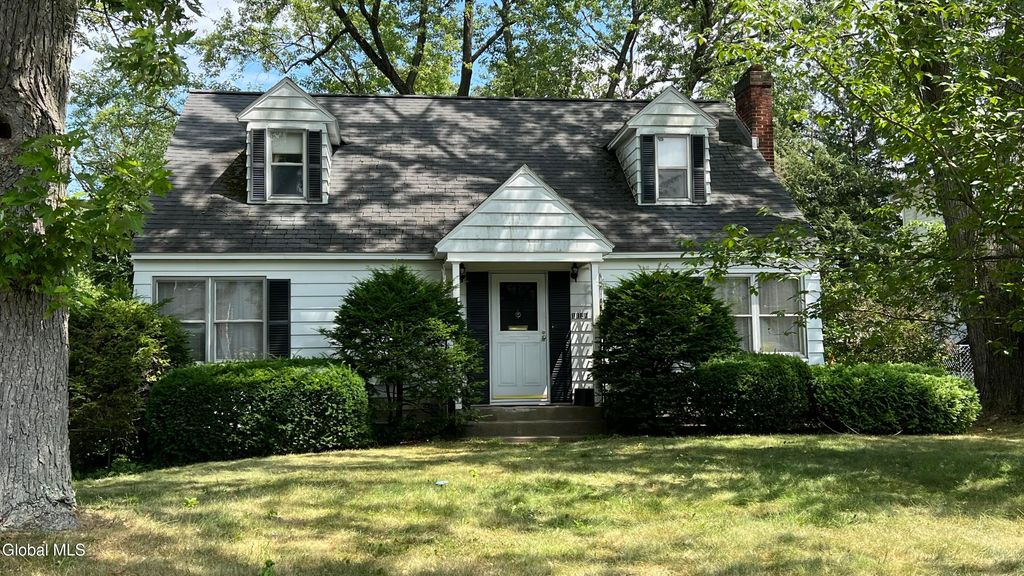 1128 Hedgewood Lane, Niskayuna, NY 12309