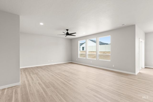 7043 E Marble Springs Dr, Nampa, ID 83687