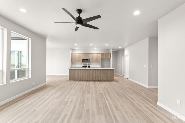 7043 E Marble Springs Dr, Nampa, ID 83687