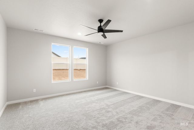 7043 E Marble Springs Dr, Nampa, ID 83687