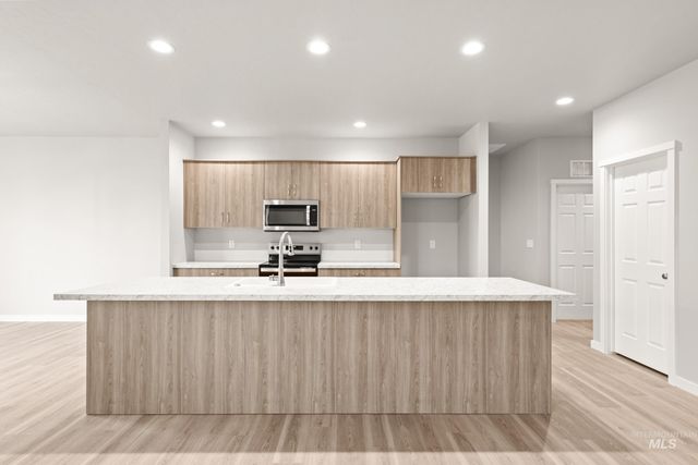 7043 E Marble Springs Dr, Nampa, ID 83687
